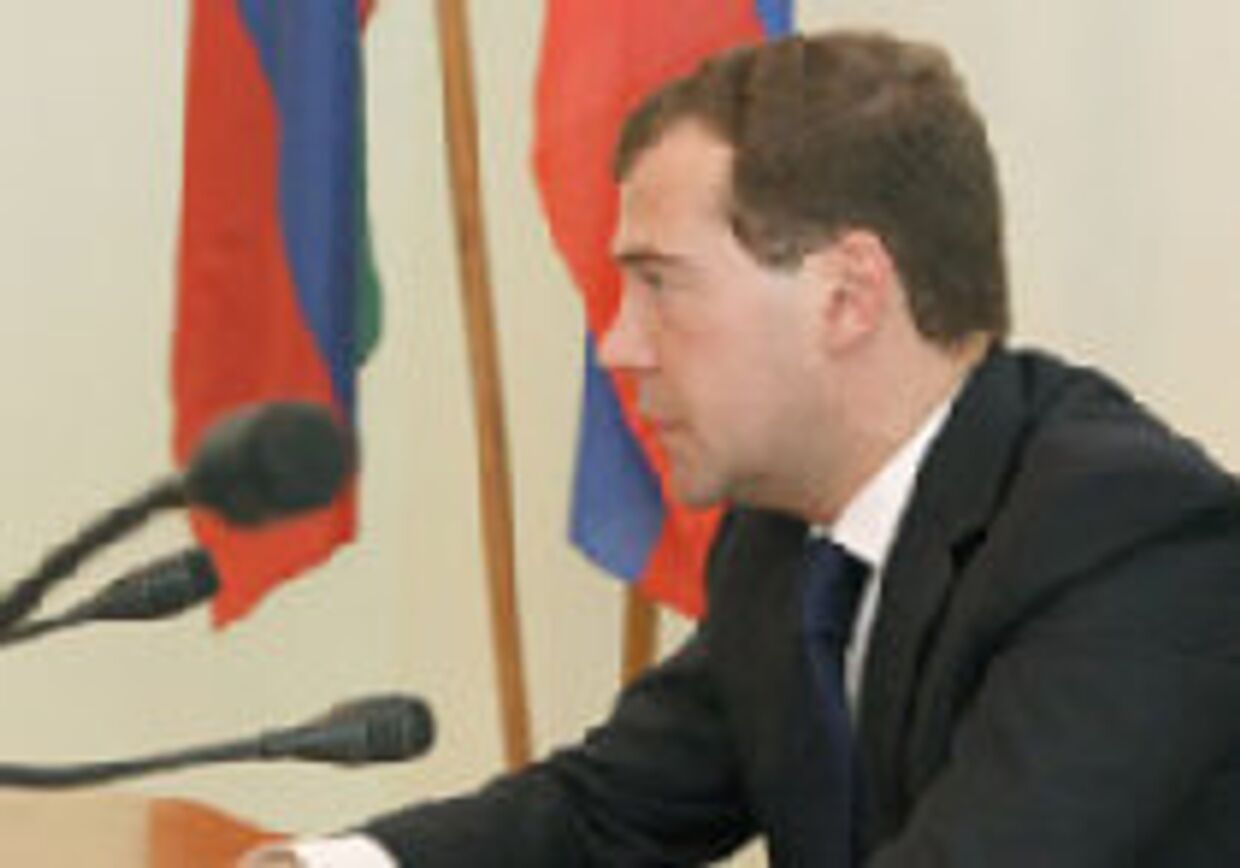 Медведев назвал причины напряженности на Северном Кавказе picture
