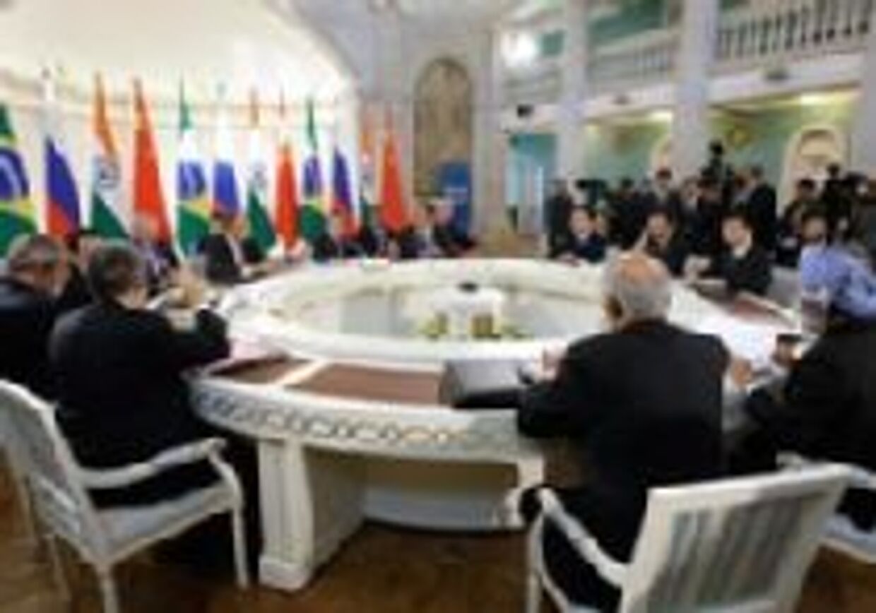 Бразилия, Россия, Индия и Китай объединились против гегемонии США picture