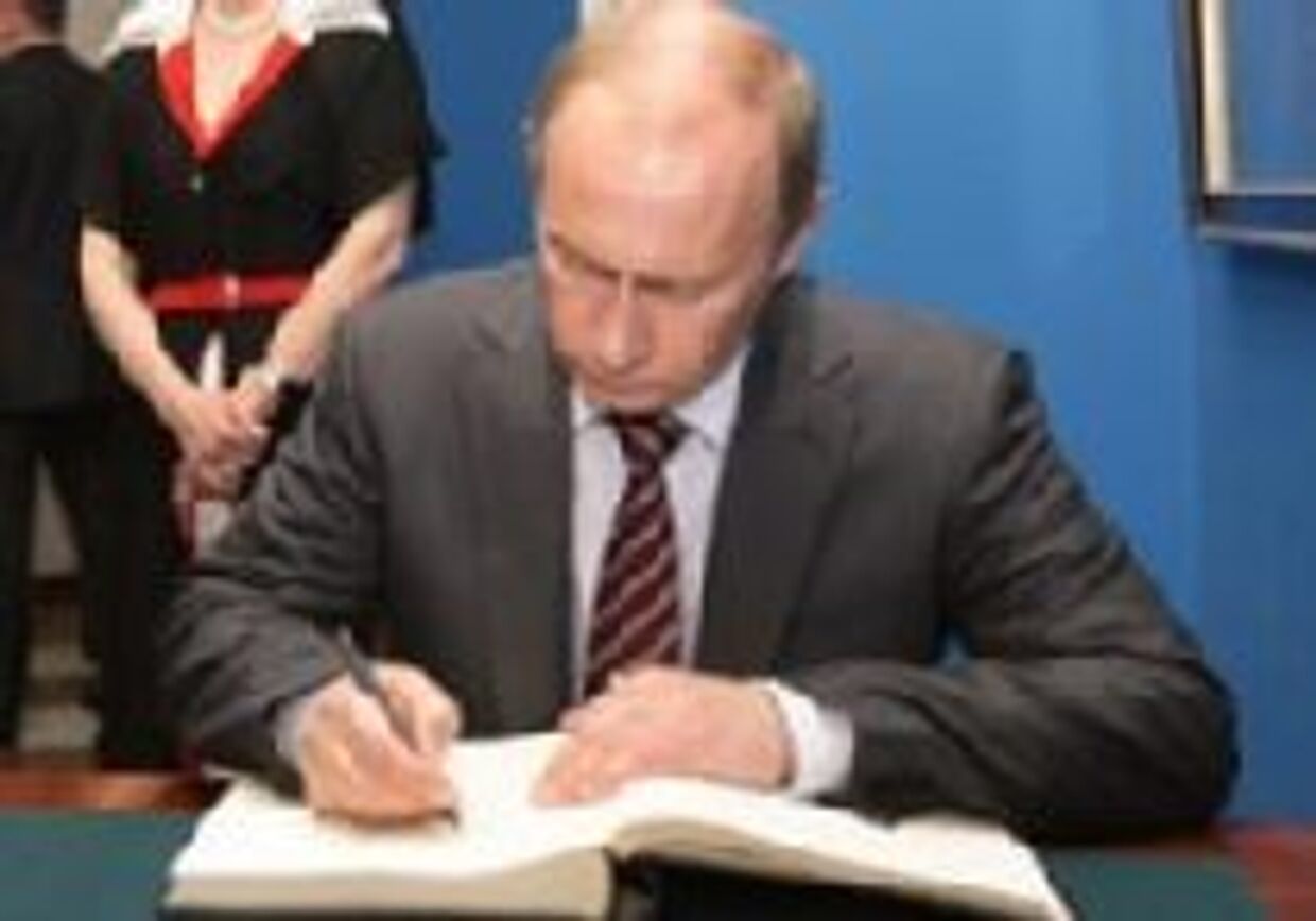 Почему Путин пишет специальную колонку? picture