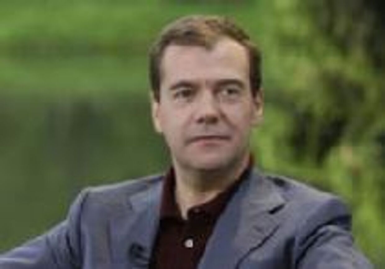 Медведев будет добиваться расширенного мандата и энергетических сделок в Африке picture
