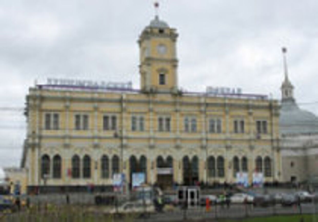 Неразбериха с Ленинградским вокзалом - признак разногласий в обществе picture