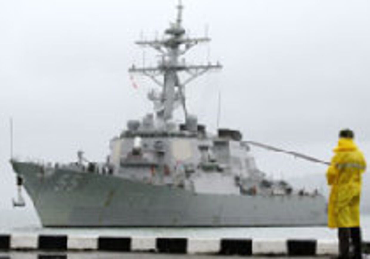 ИноВидео: Американский эсминец прибыл в Батуми picture
