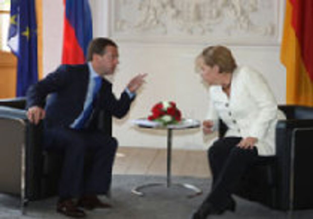 Медведев выражает сомнения в Nabucco. Меркель защищает газопровод picture