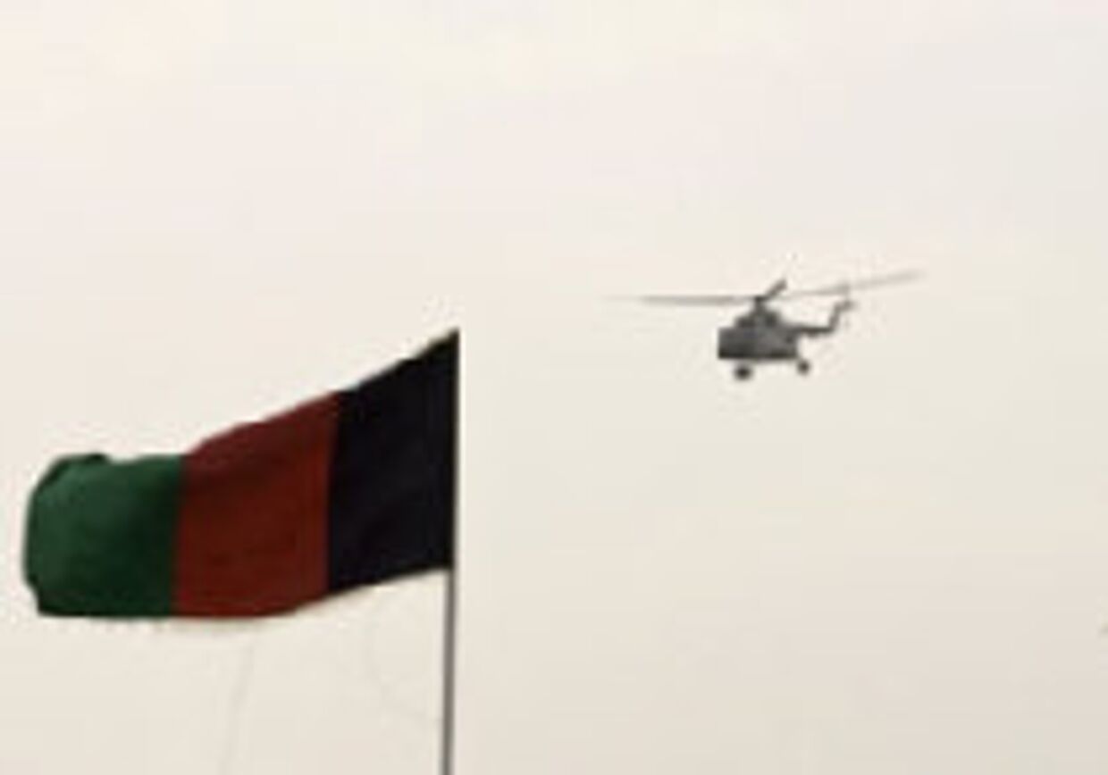 В результате аварии вертолета в Афганистане погибли 16 человек picture