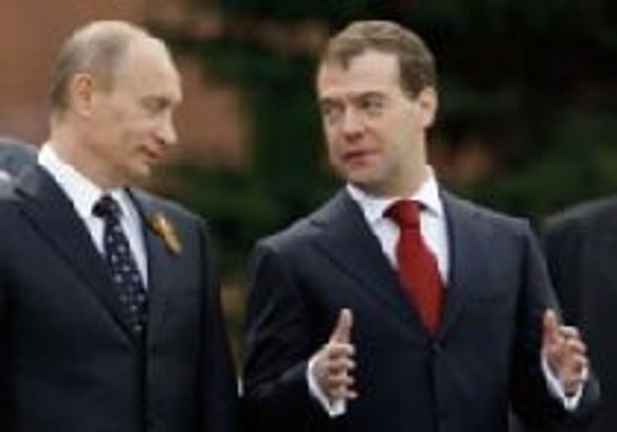 Медведев сталкивается с новой российской действительностью picture