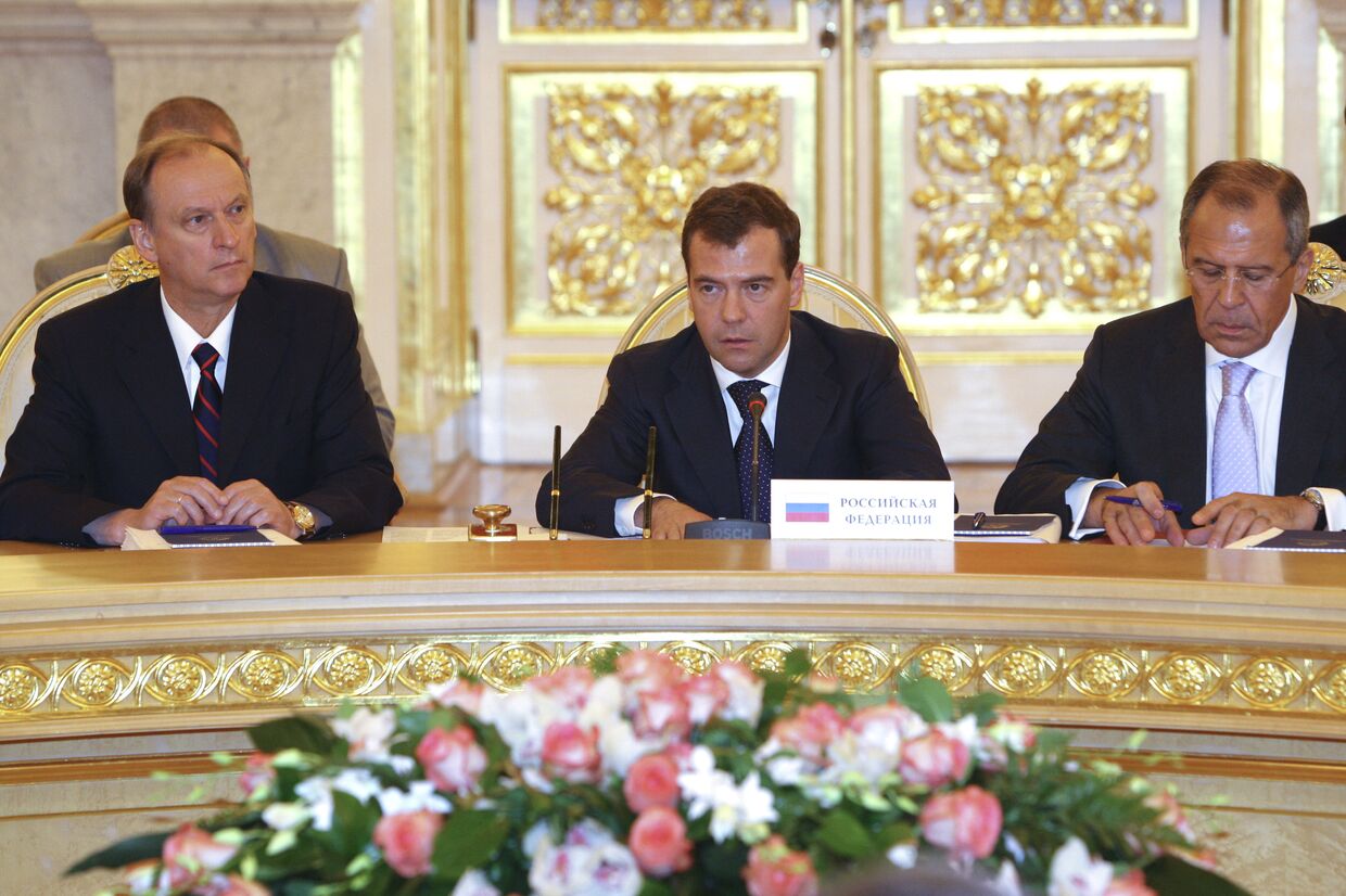 Президент РФ Д.Медведев на заседании Совета глав государств ОДКБ в расширенном составе
