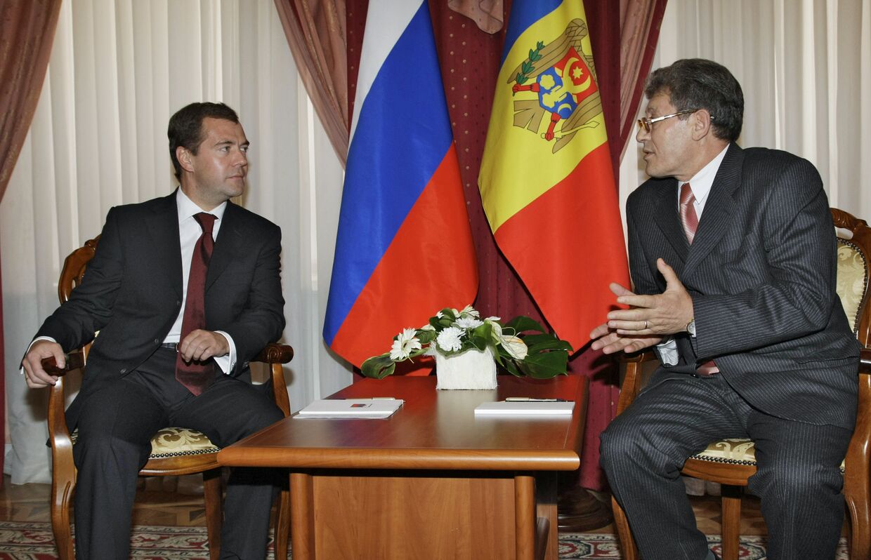 Президент РФ Д.Медведев и и.о.президента Молдавии М.Гимпу
