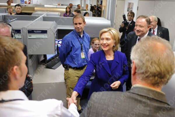 Госсекретарь США Х.Клинтон посетила конструкторское бюро Боинг