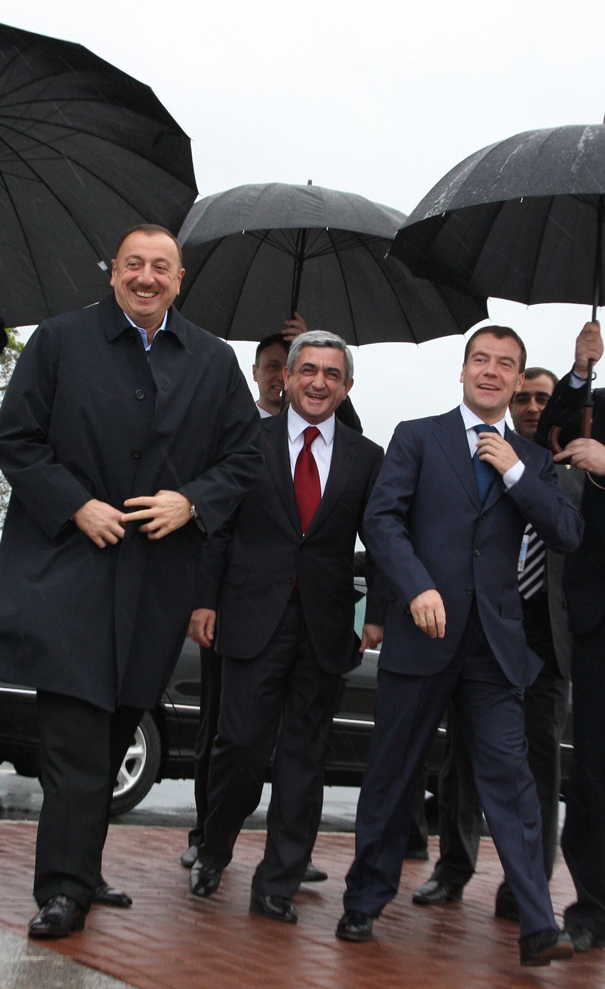 Президенты России, Армении и Азербайджана Дмитрий Медведев, Серж Саргсян и Ильхам Алиев