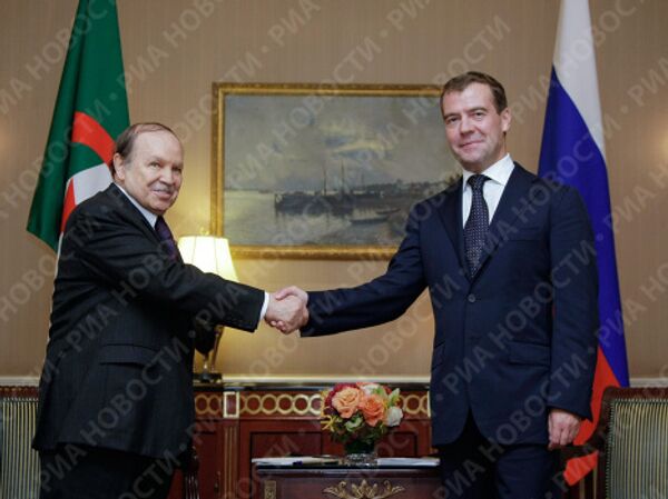 Встреча президента РФ Дмитрия Медведева с президентом Алжира Абдельазизом Бутефликой