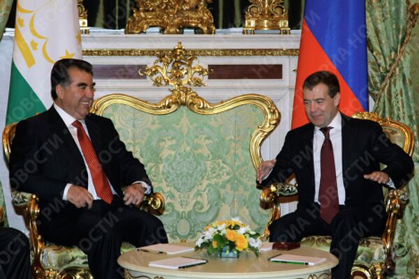 Беседа президента РФ Дмитрия Медведева и президента Таджикистана Эмомали Рахмона