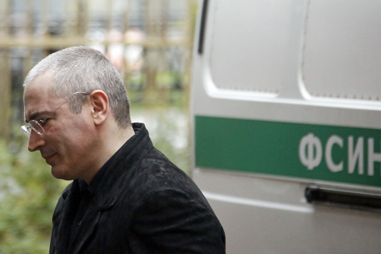 Михаила Ходорковского доставили в Хамовнический суд Москвы