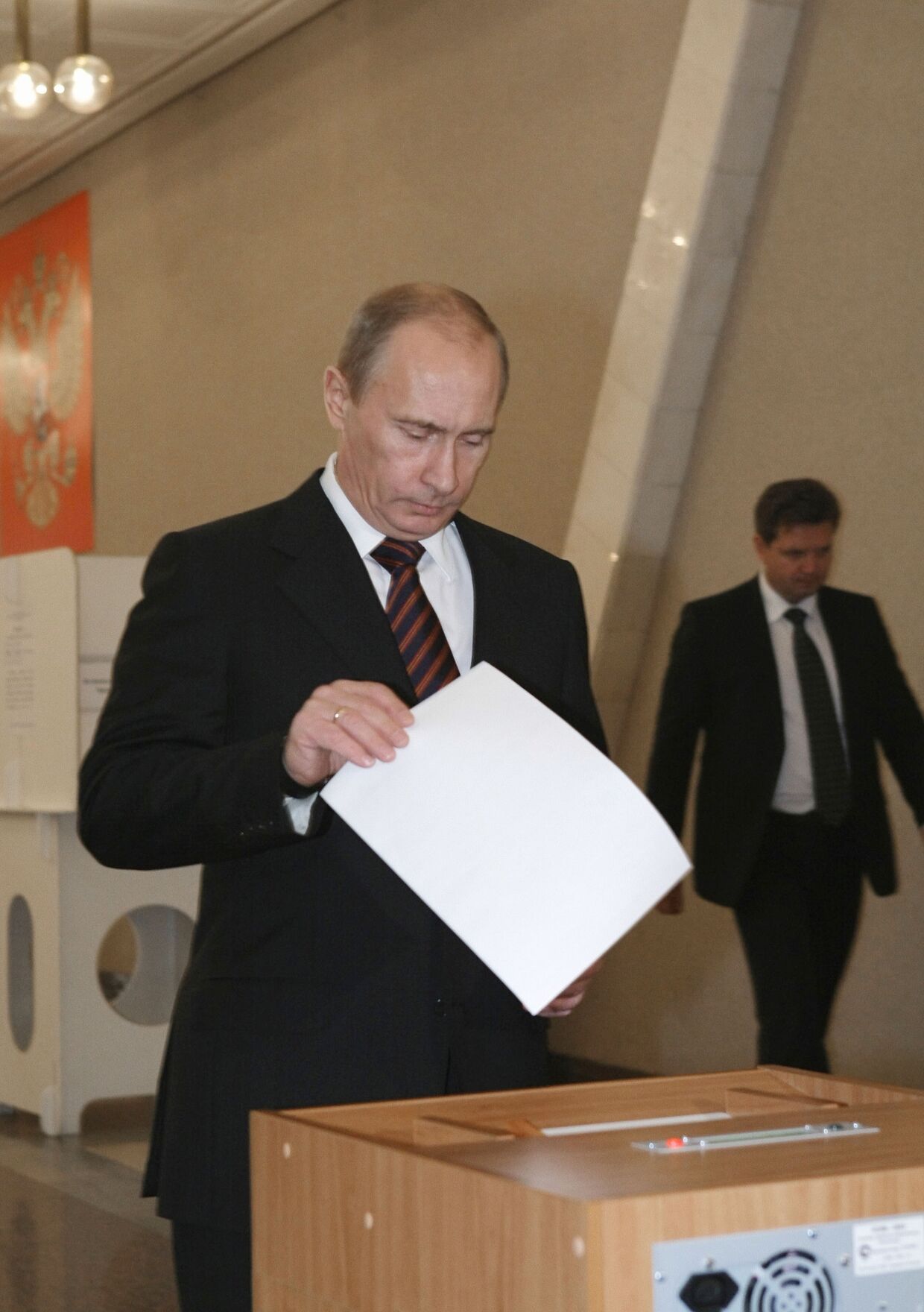 Премьер-министр РФ В.Путин проголосовал на выборах депутатов Мосгордумы