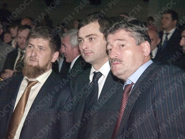 А.Алханов, В.Сурков, Р.Кадыров на торжественной церемонии