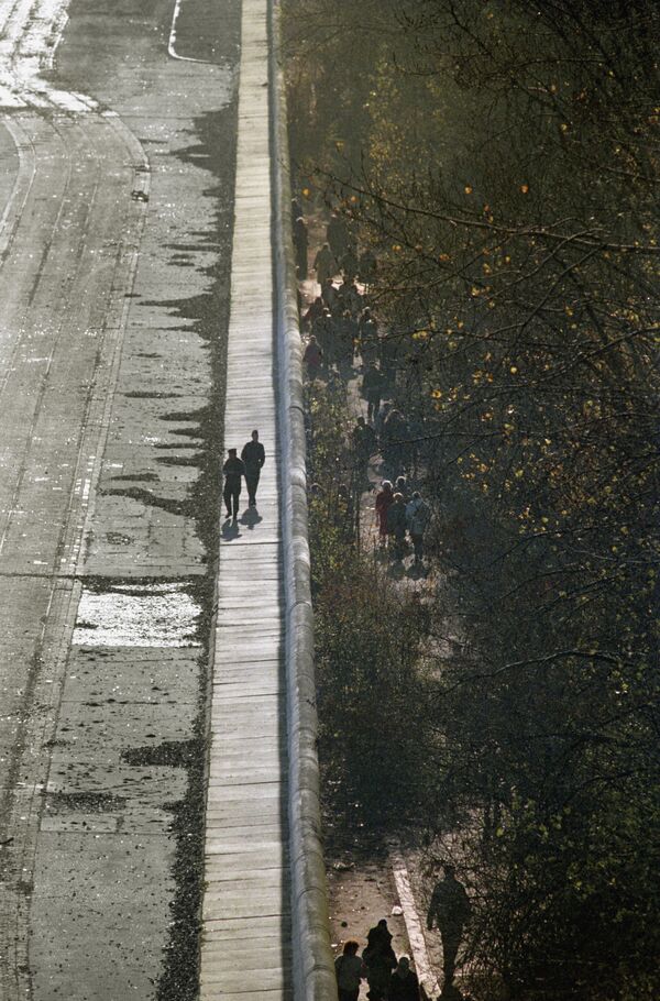 По ту и другую сторону Берлинской стены