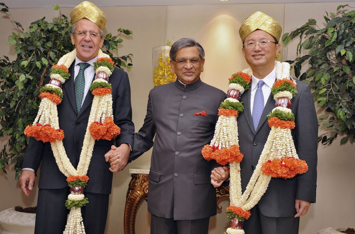 Встреча глав МИД РФ, Индии и Китая в городе Бангалор