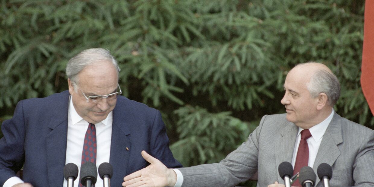 Президень СССР М. Горбачев и Федеральный канцлер ФРГ Г. Коль