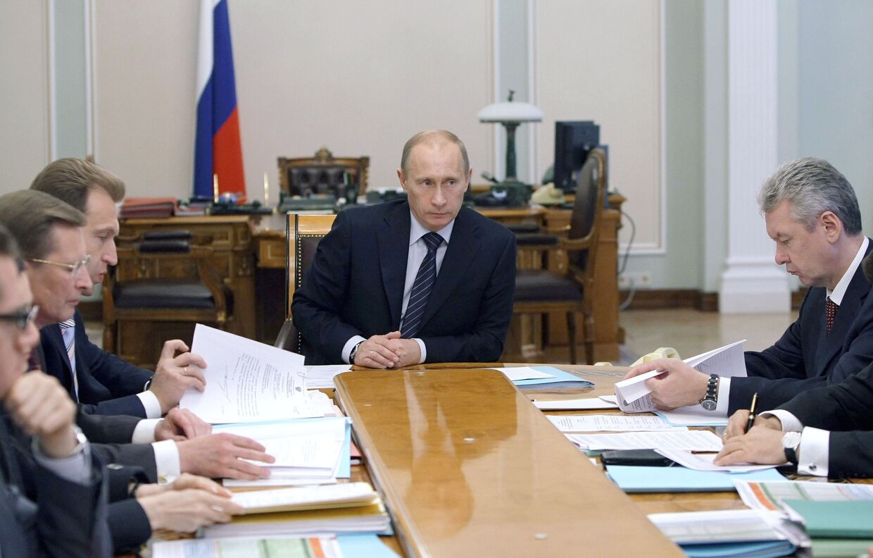 Премьер-министр РФ Владимир Путин провел совещание в Ново-Огарево