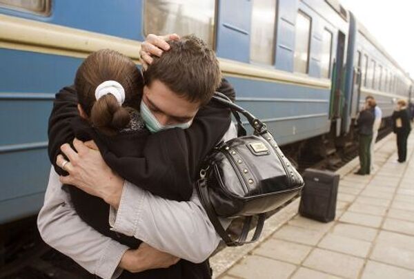 Эпидемия гриппа в Украине: жители западных регионов маскируются