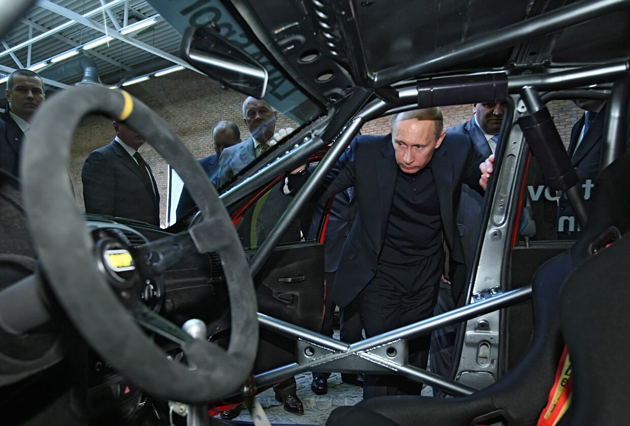 Премьер-министр РФ Владимир Путин посетил АвтоВАЗ