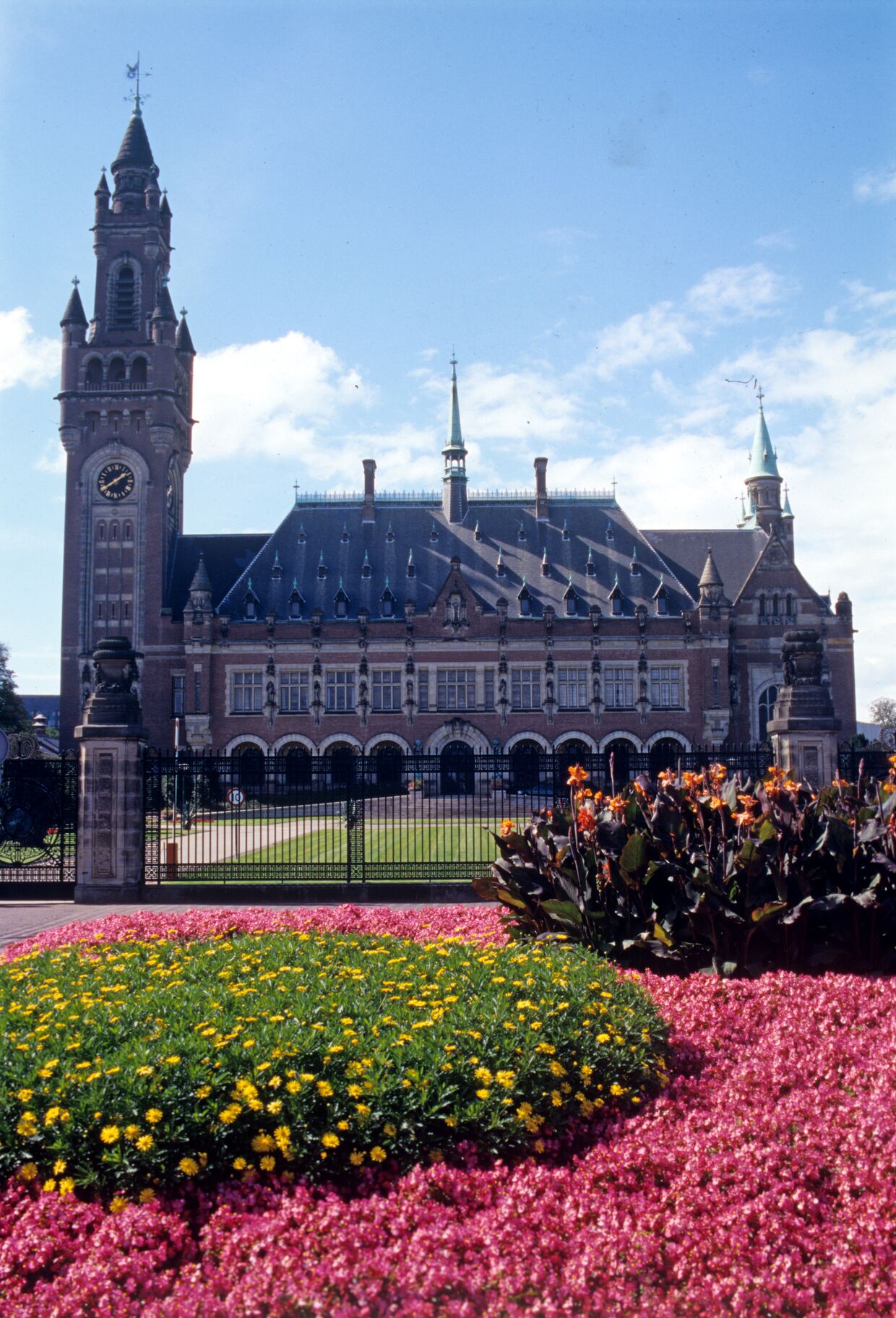 Здание Международного суда в Гааге