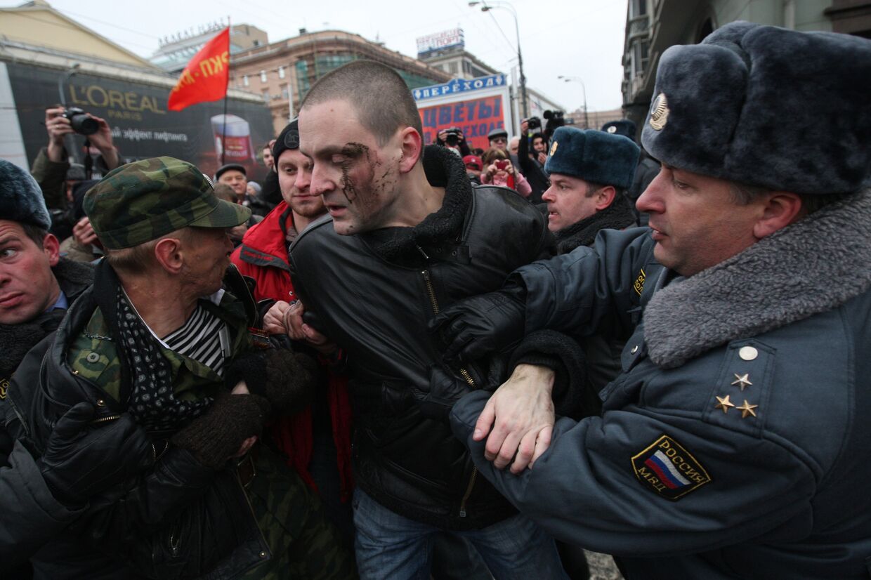 Координатор движения Левый фронт Сергей Удальцов был задержан сотрудниками милиции после митинга КПРФ