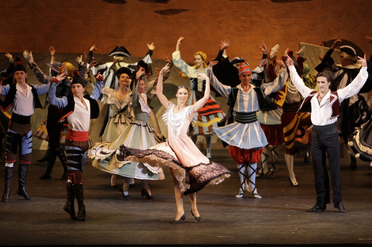 Сцена из одноактного балета Треуголка Мануэля де Фальи в хореографии Леонида Мясина