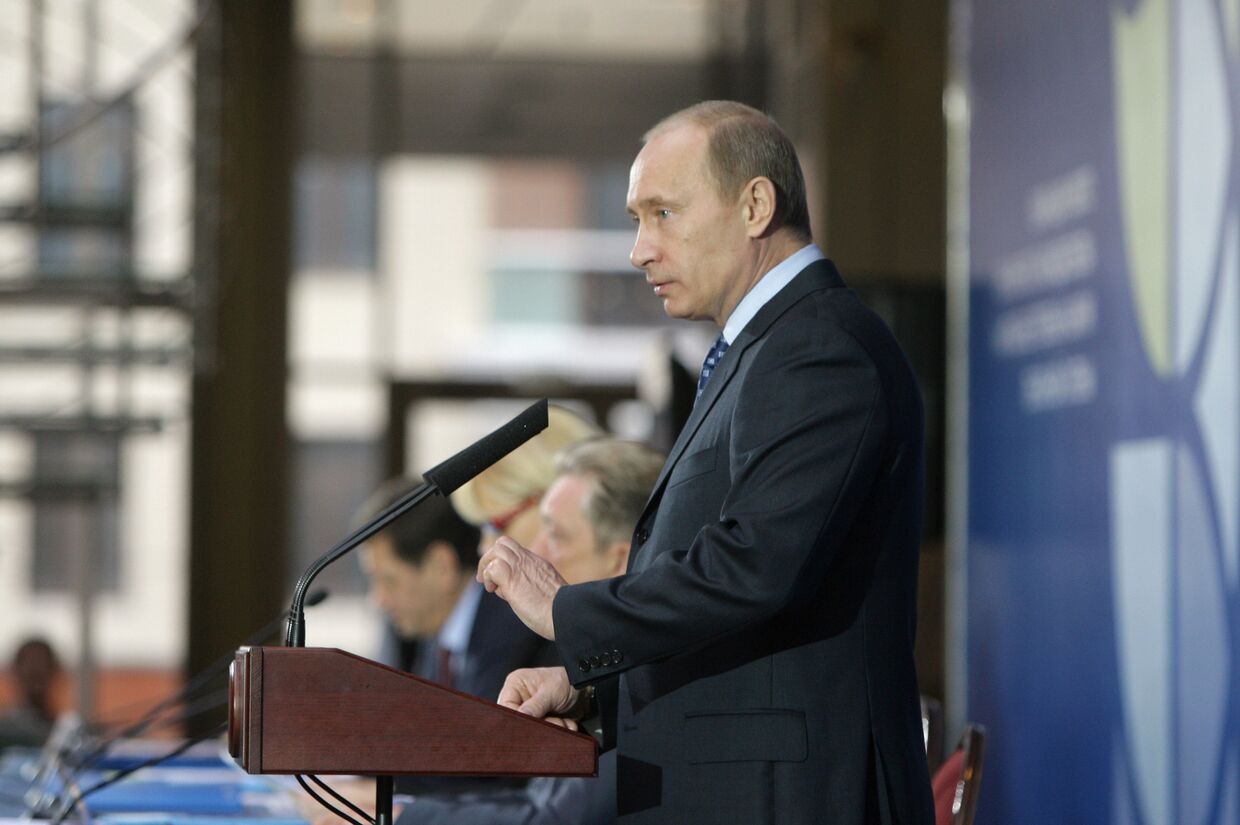Владимир Путин выступил на Втором пенсионном форуме