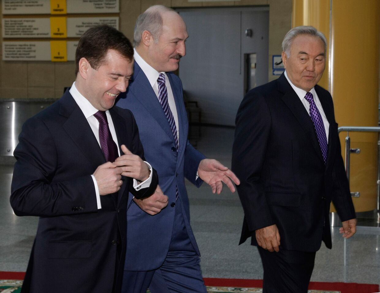 Президент РФ Дмитрий Медведев, президент Белоруссии Александр Лукашенко и президент Казахстана Нурсултан Назарбаев
