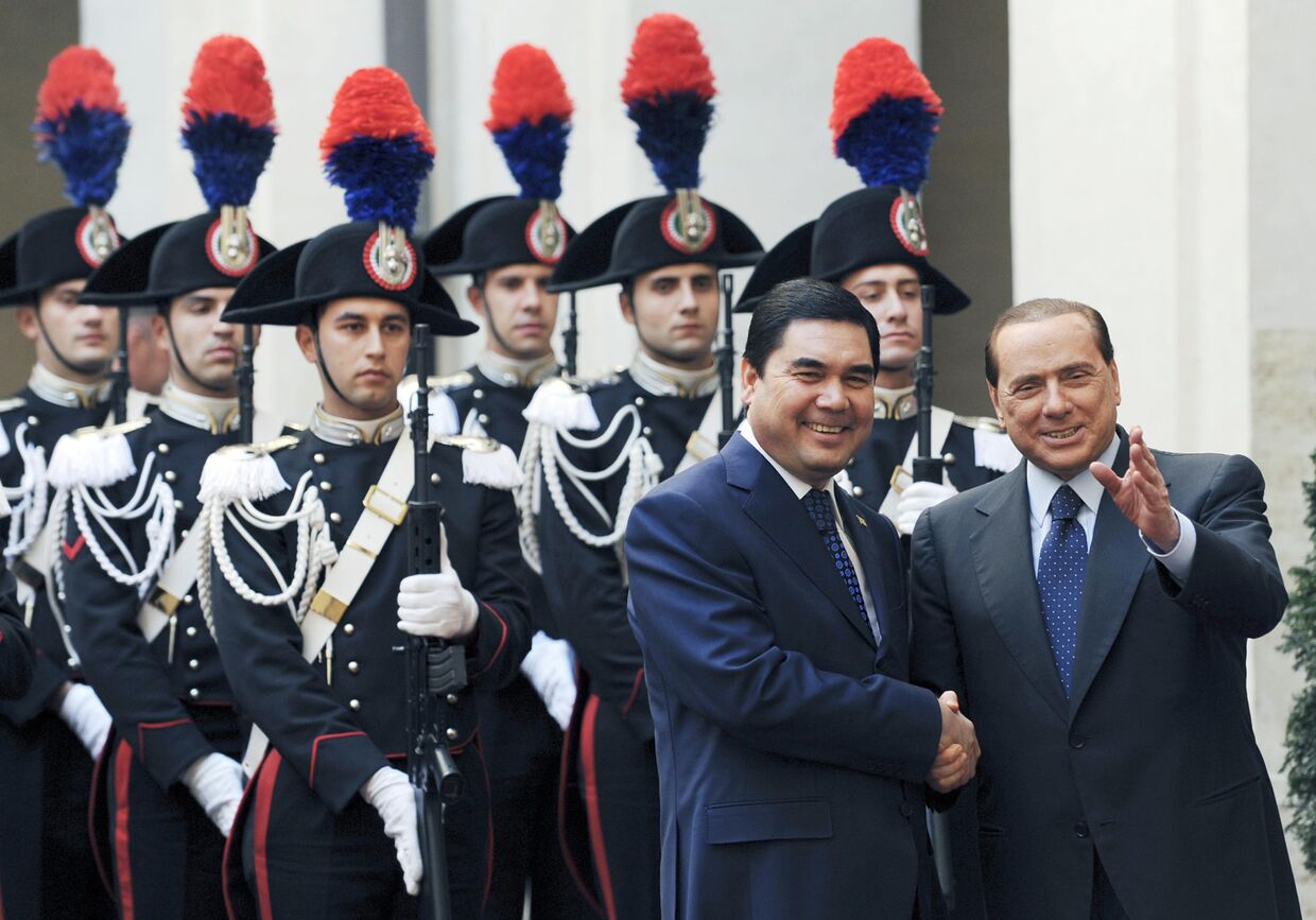 Президент Туркменистана Гурбангулы Бердымухаммедов и премьер-министр Италии Сильвио Берлускони