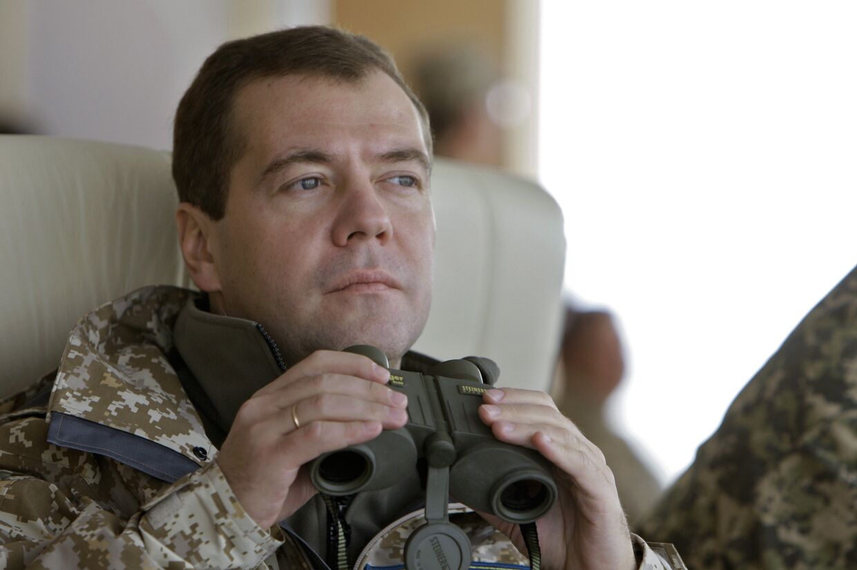 Президент Д.Медведев наблюдает за учениями ОДКБ Взаимодействие- 2009 в Казахстане