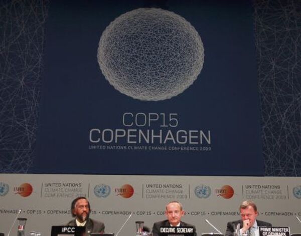 Нобелевский лауреат Раджендра К. Пачаури, глава ООН по климату Иво де Бур и датский премьер-министр Локке Ларс Расмуссен на открытии саммита ООН по изменению климата