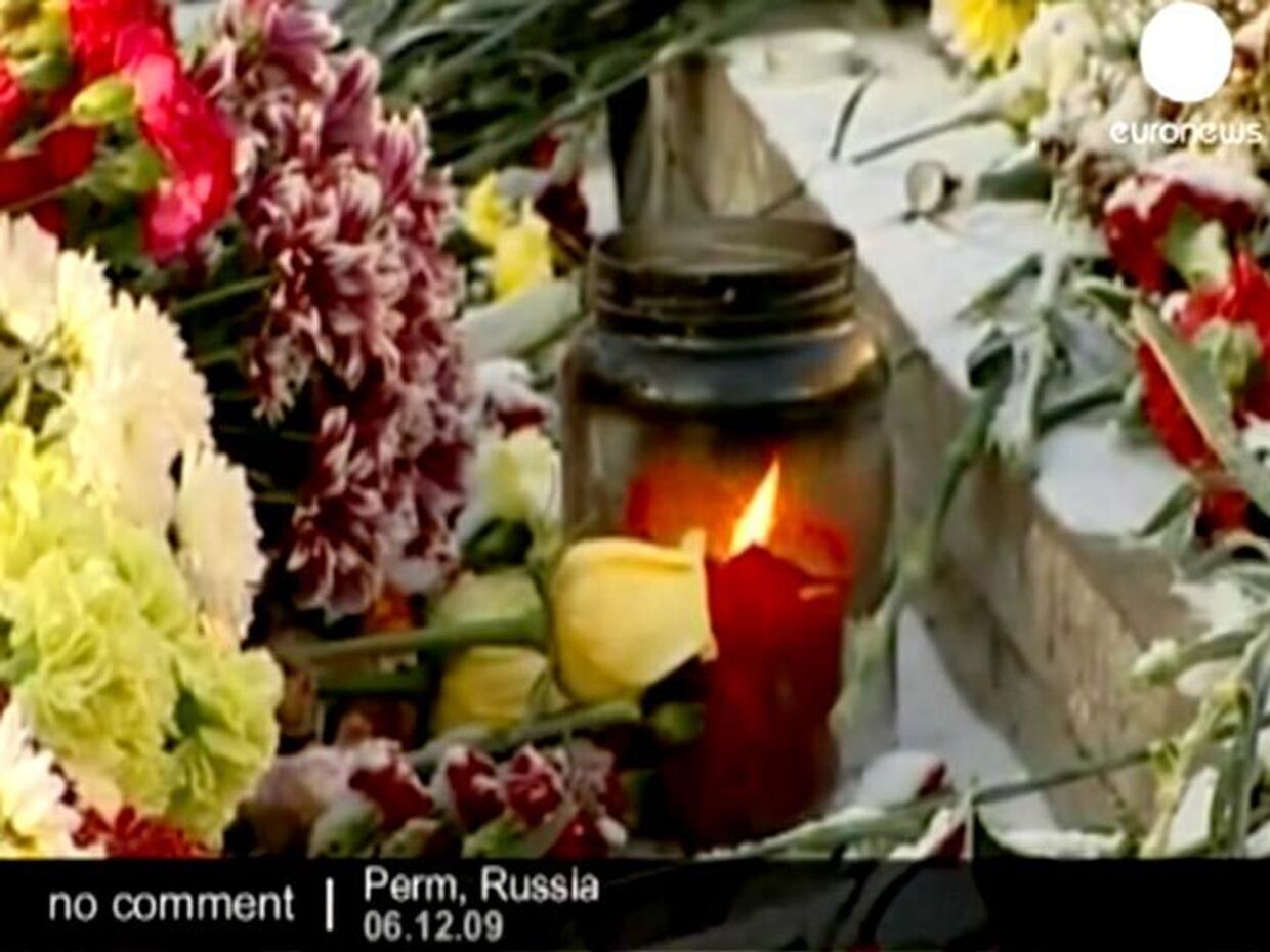 ИноСМИ__Траур; в России начали хоронить жертв пожара в Перми