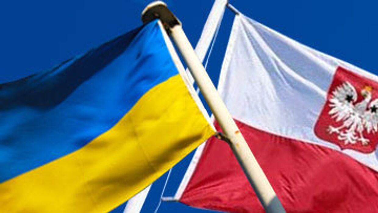 Флаги Украины и Польши