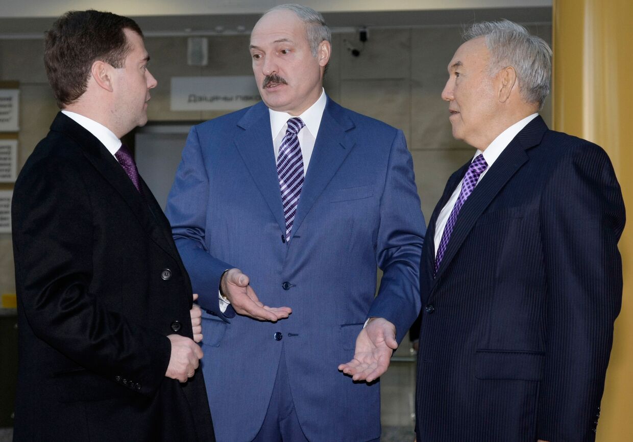 Президент РФ Дмитрий Медведев, президент Белоруссии Александр Лукашенко