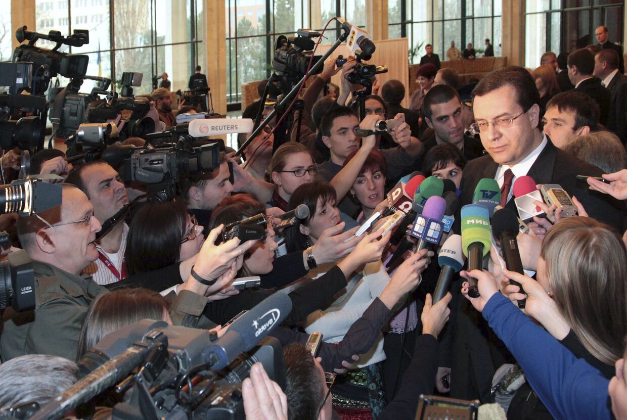 Мариан Лупу, единственный кандидат на пост Президента Республики Молдова, отвечает на вопросы журналистов.