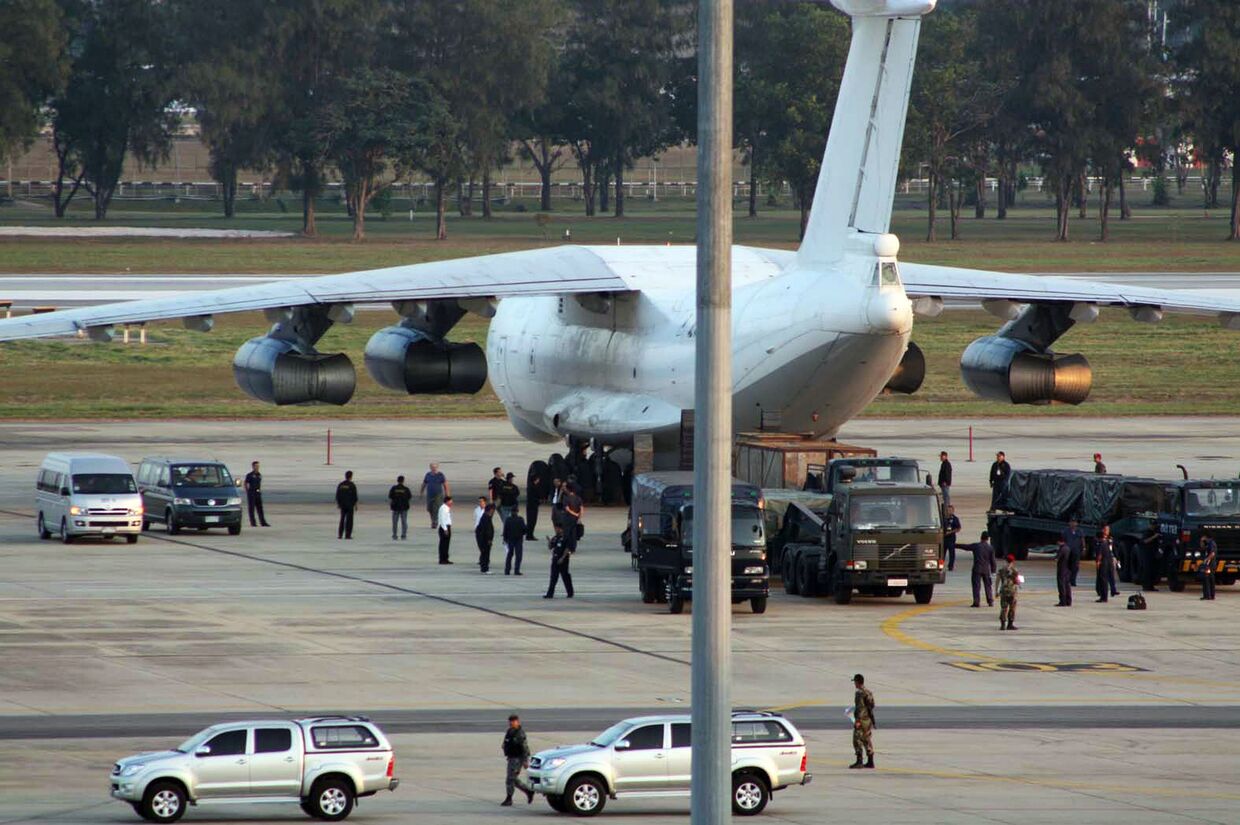 Грузовой самолет Ил-76, задержанный в Бангкоке с оружием на борту
