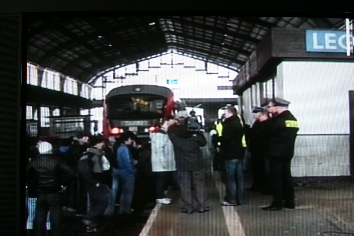 В Польше 200 беженцев из Грузии и России захватили поезд и едут в Старсбург
