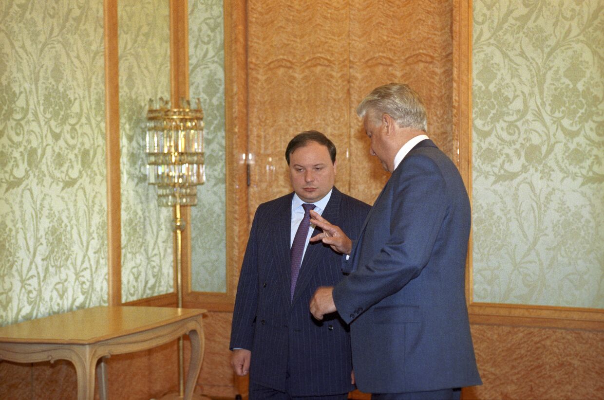 Экономист Егор Гайдар и президент РФ Борис Ельцин