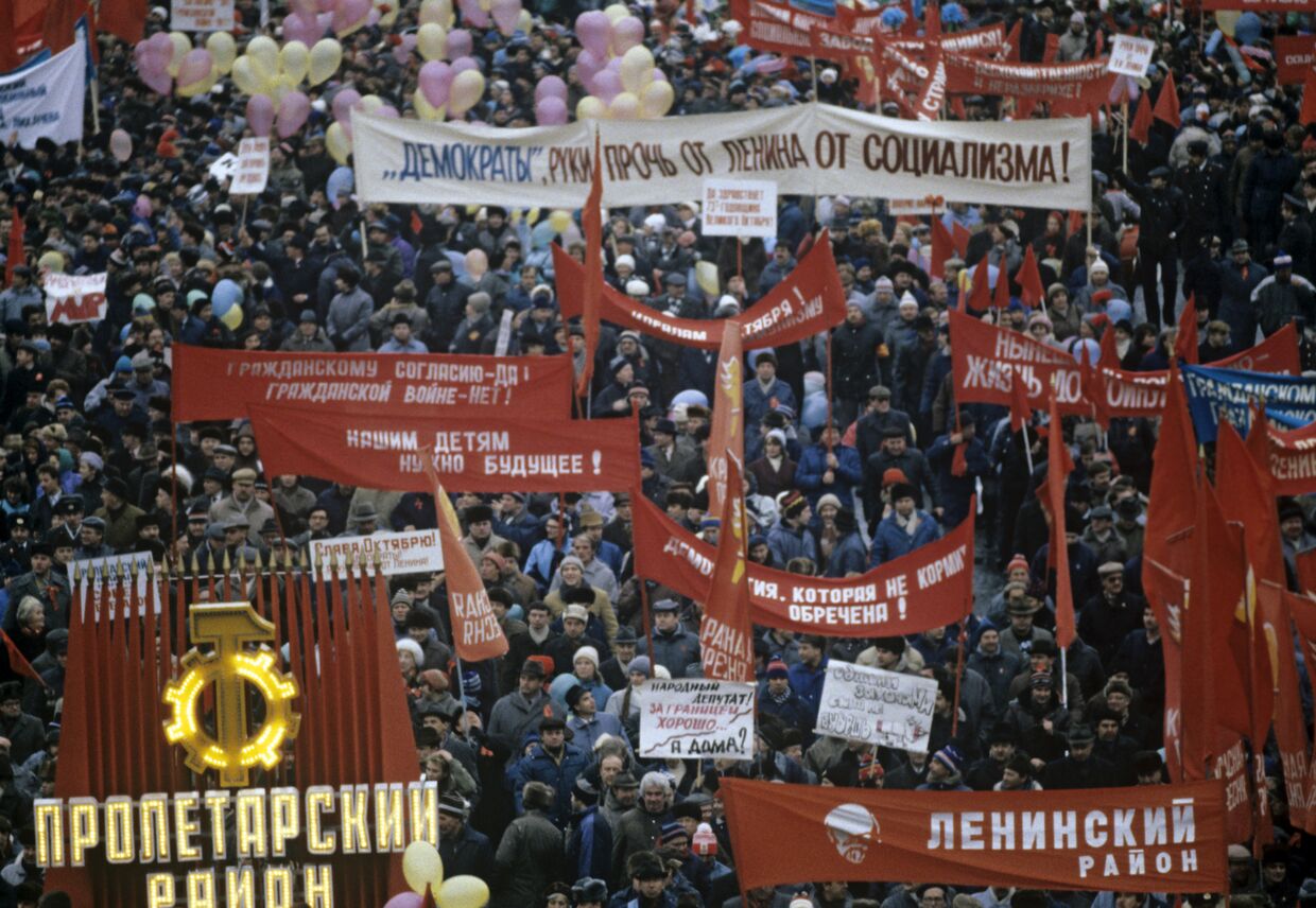 Демонстрация трудящихся на Красной площади