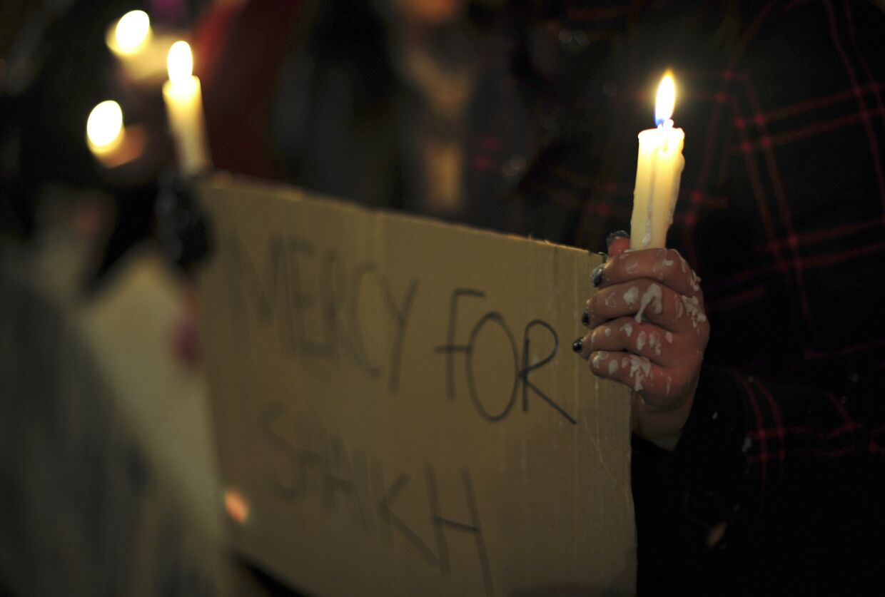 Протестующие против казни Акмала Шайха собрались перед китайским посольством в центре Лондона