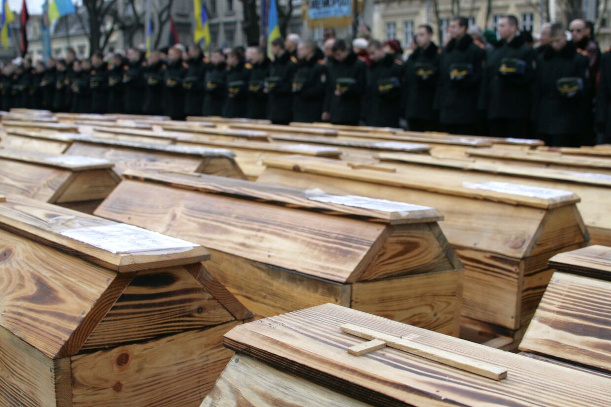 Захоронение останков жертв голодомора во Львове