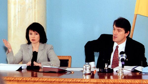 Юлия Тимошенко вице-премьер по вопросам топливно-энергетического комплекса и премьер-министр Виктор Ющенко, 2000 год. 