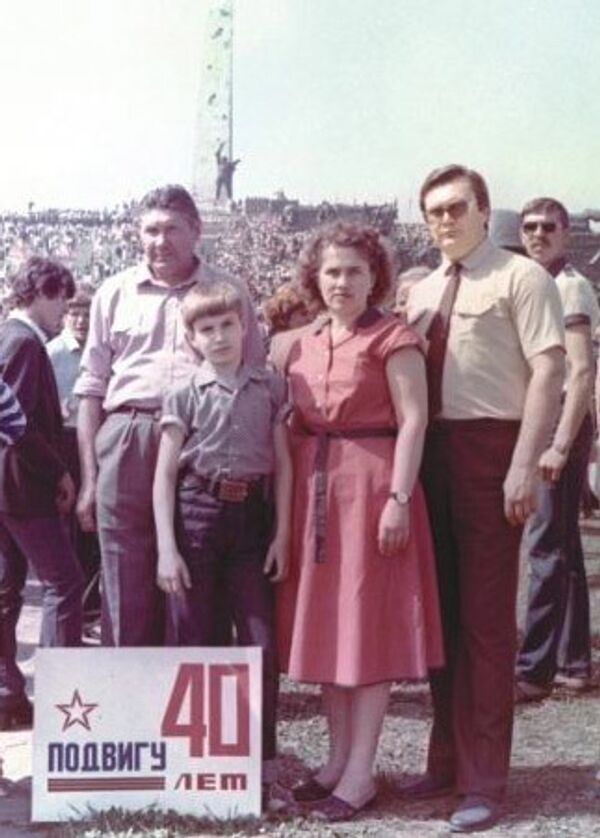 Виктор Янукович с женой и сыном. Архивное фото.