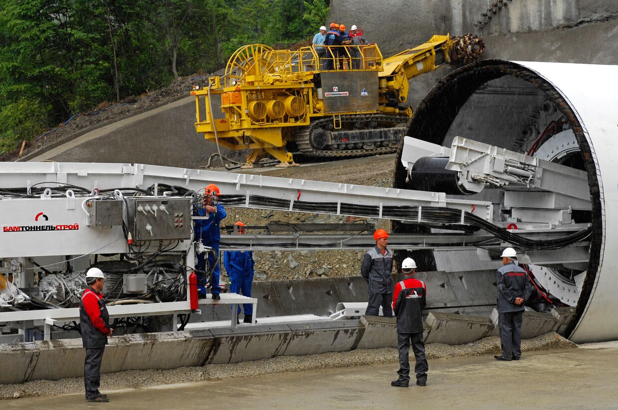 Начались работы по прокладке первого комплекса горных тоннелей для совмещенной авто- и железной дороги из Адлера в Красную Поляну