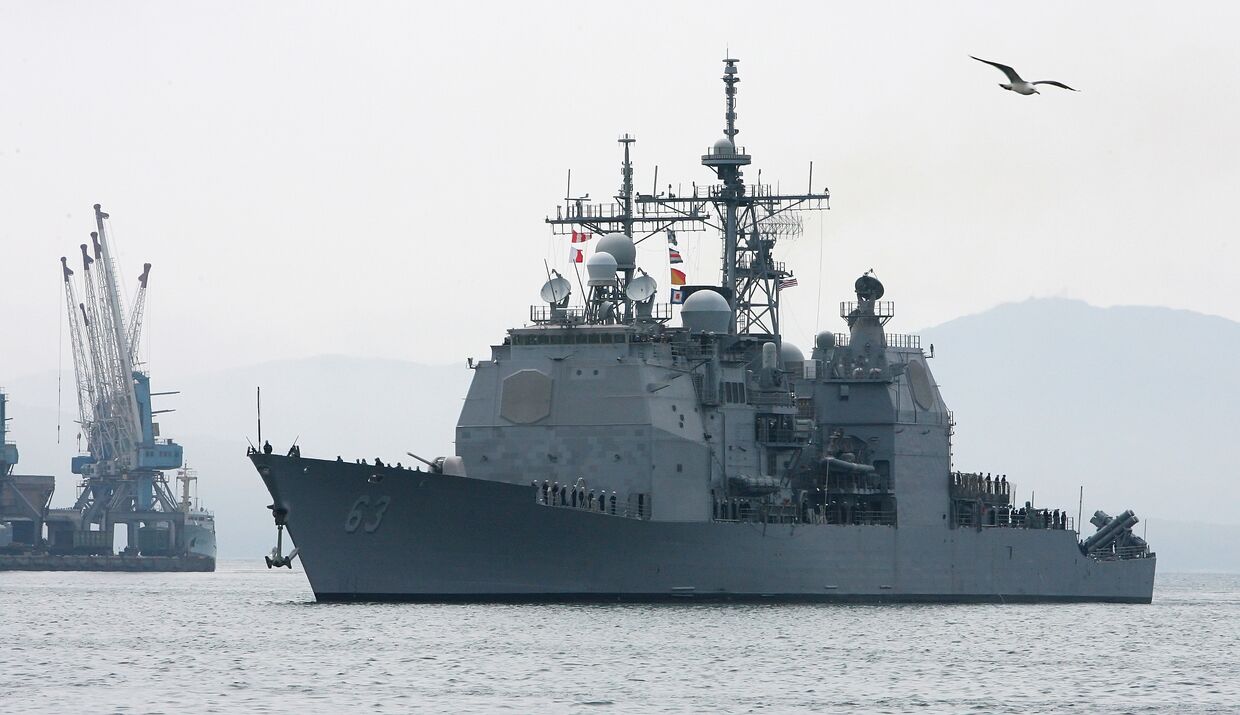 Неофициальный визит ракетного крейсера ВМС США Каупенс во Владивосток