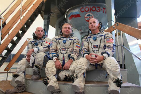 Комплексная тренировка экипажа 21-й экспедиции на Международную космическую станцию в Звездном городке Московской области
