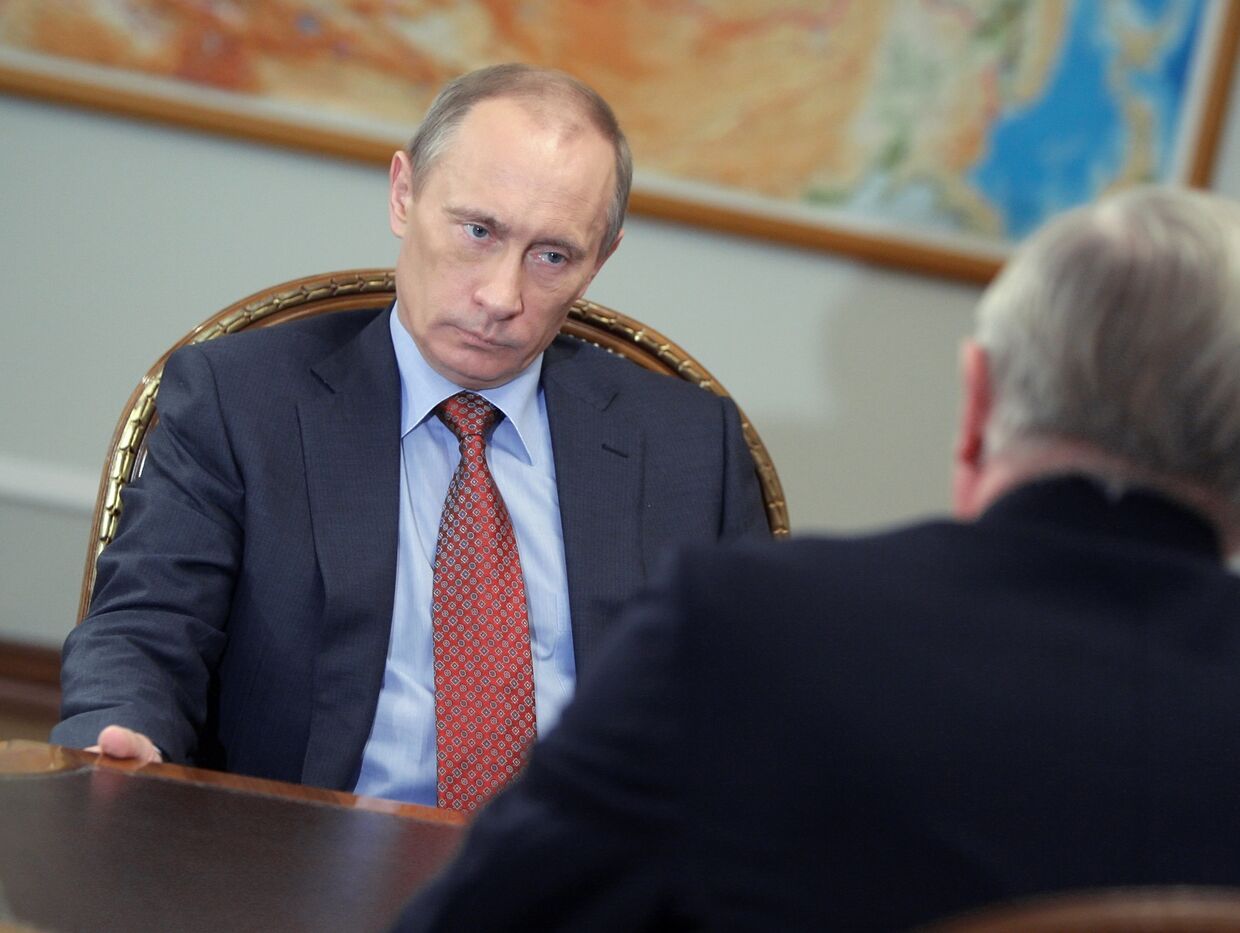 Премьер-министр РФ Владимир Путин провел рабочую встречу с президентом РСПП Александром Шохиным в Ново-Огарево