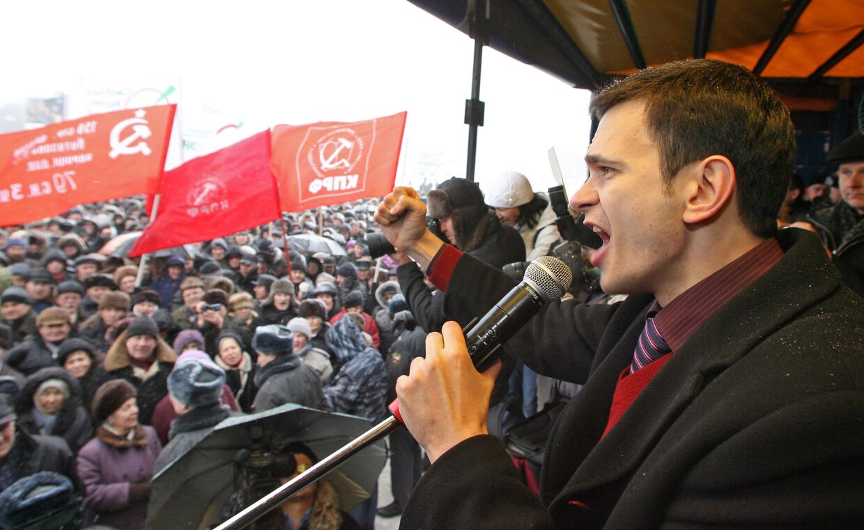 Член движения Солидарность Илья Яшин во время выступления на многотысячном митинге в Калининграде