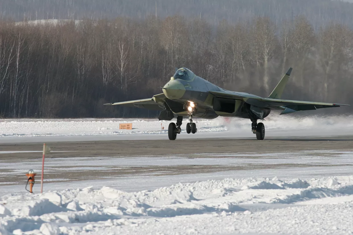 Истребитель пятого поколения T-50 на летных испытаниях Истребитель пятого поколения T-50 на летных испытаниях